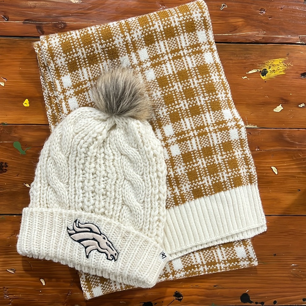 Denver Broncos Hat / Scarf Set